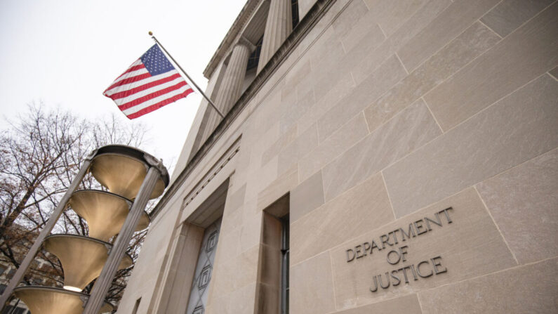 El edificio del Departamento de Justicia en una mañana de niebla en Washington, el 9 de diciembre de 2019. (Samuel Corum/Getty Images)
