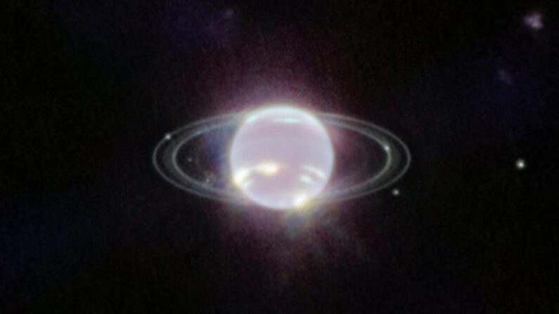 Imagen tomada por el telescopio espacial James Webb de siete de las lunas de Neptuno. El punto de luz más brillante a la izquierda es su satélite Tritón. EFE/NASA, ESA, CSA, and STScI.