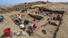 Hallan 76 tumbas de niños sacrificados por la cultura chimú en Perú