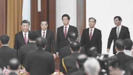 Tercero al mando en Beijing visita Corea del Sur mientras China y EE.UU. compiten por chips coreanos