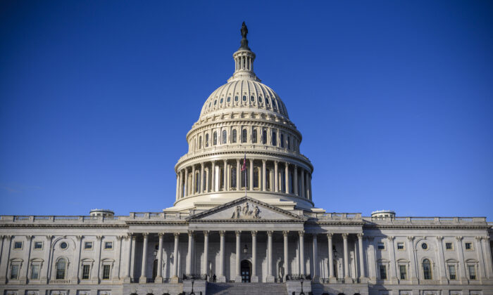 Proyecto de ley "Sanciones significativas", que prohíbe a congresistas negociar acciones, toma forma