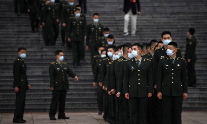 Delegados militares en formación en el Gran Salón del Pueblo en Beijing el 9 de octubre de 2021. (Noel Celis/AFP vía Getty Images)