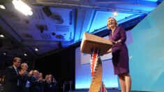 Ministros del Reino Unido instan respaldo de parlamentarios conservadores a la primera ministra Liz Truss