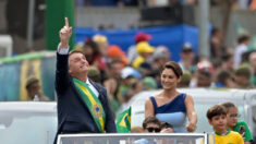 Bolsonaro es aclamado por una multitud en festejo por Bicentenario de Brasil