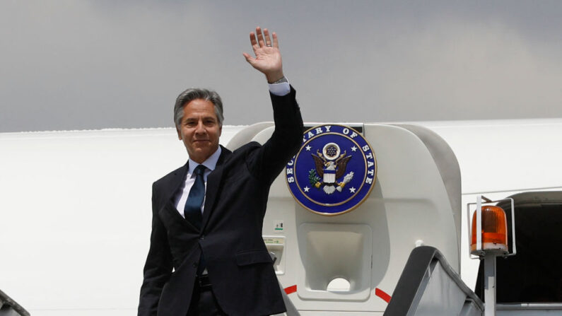 El secretario de Estado de EE.UU., Antony Blinken, llega al Aeropuerto Internacional Benito Juárez en la Ciudad de México, México, el 12 de septiembre de 2022. (Raquel Cunha/POOL/AFP vía Getty Images)