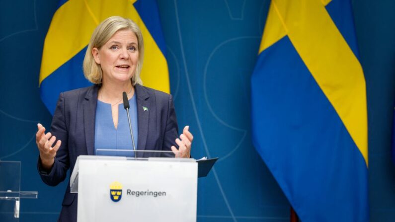 La primera ministra sueca, Magdalena Andersson, se dirige a una rueda de prensa en Estocolmo el 14 de septiembre de 2022. (Jessica Gow/TT News Agency/AFP vía Getty Images)