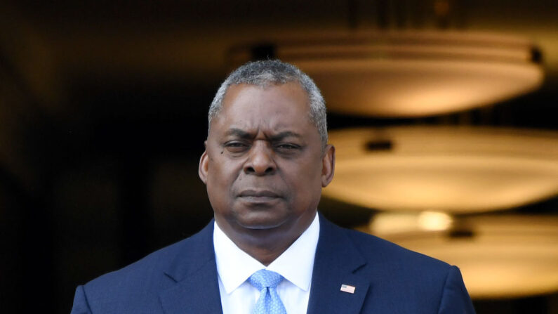 El secretario de Defensa de EE.UU., Lloyd Austin, recibe al presidente somalí Hassan Sheikh Mohamud, no fotografiado, en el Pentágono en Washington, DC, el 15 de septiembre de 2022. (OLIVIER DOULIERY/AFP vía Getty Images)
