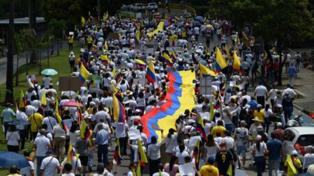 Colombianos marchan el lunes contra las reformas y proyectos del gobierno de Petro