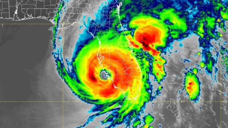 Una imagen de satélite muestra el ojo del huracán Ian acercándose a la costa suroeste de Florida, a las 2:10 p.m. ET del 28 de septiembre de 2022. (NOAA)

