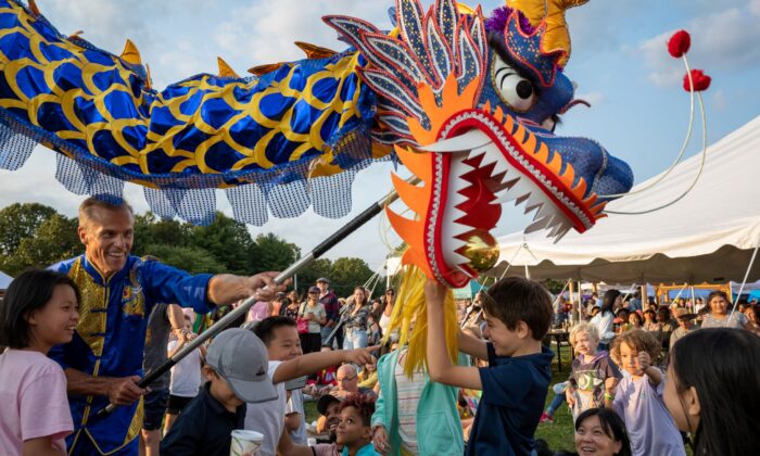 Vecinos de Deerpark disfrutan de la cultura china en el Festival de la Luna local