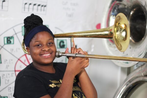 El trombón de la Sounds of Success Community Marching Band, Ja'Niyah Johnson. (Cortesía de Dreamlite Media)