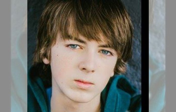 Joven actor de Netflix es sentenciado a cadena perpetua tras asesinar a su madre