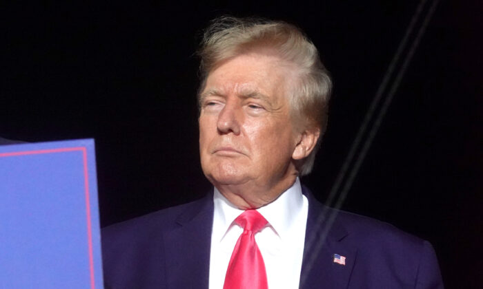El expresidente Donald Trump durante un mitin en Waukesha, Wisconsin, el 5 de agosto de 2022. (Scott Olson/Getty Images)