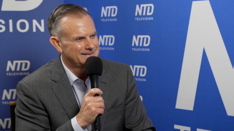 El general de brigada retirado, Robert Spalding, 
en una entrevista con NTD en Español durante la National Conservatism Conference, el 12 de septiembre de 2022 en Florida. (NTD en Español) 
