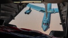 2 bombarderos B-52 de EE. UU. vuelan sobre el Medio Oriente en un despliegue de fuerza