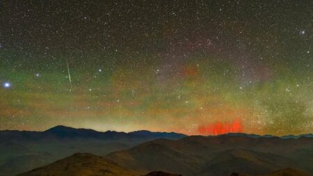 Captan rarísimo fenómeno conocido como «duendes rojos» en desierto de Chile