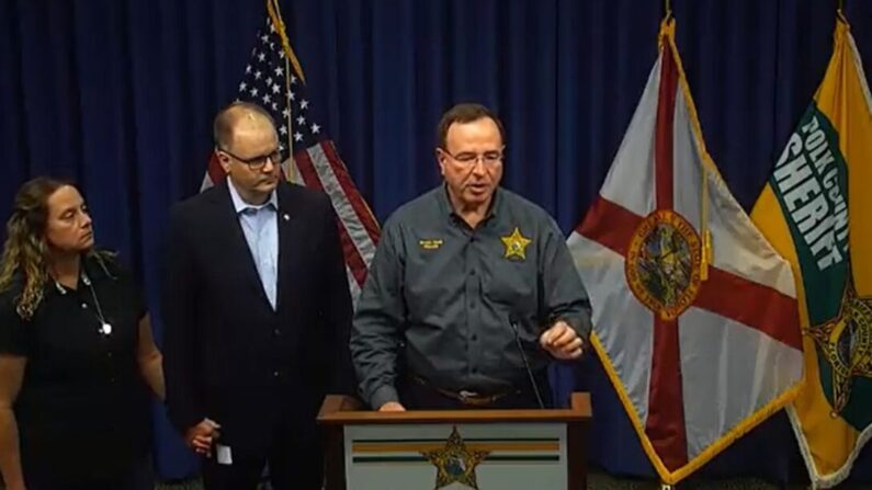 El sheriff del condado de Polk, Grady Judd, habla en una conferencia de prensa en el condado de Polk, Florida, el 29 de mayo de 2022. (Cortesía de la Oficina del Sheriff del Condado de Polk)
