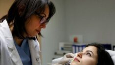 Mujer termina desfigurada tras tratamiento para revertir relleno de labios