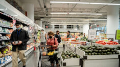 Inflación en EE.UU. se mantiene alta en el 8.2 %, impulsada por precios de alquileres y alimentos