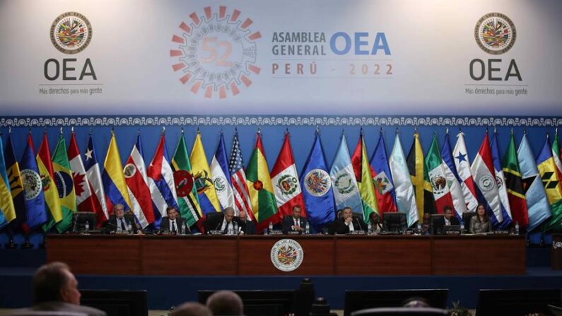 Fotografía general de la Tercera sesión de la 52 Asamblea General de la OEA en Lima (Perú). Imagen de archivo. EFE/Paolo Aguilar