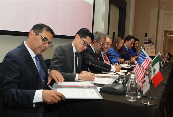 Firma de un acuerdo entre México y el Estado de California, Estados Unidos, el 24 de octubre de 2022. EFE/ Secretaría de Relaciones Exteriores 