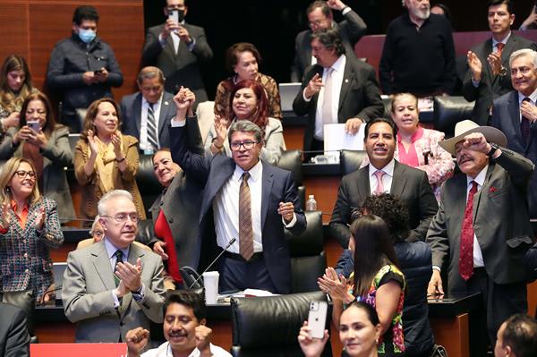 Los integrantes del grupo parlamentario del Movimiento de Regeneración Nacional (MORENA), durante una sesión de trabajo, en Ciudad de México (México). EFE/ Cámara De Senadores
