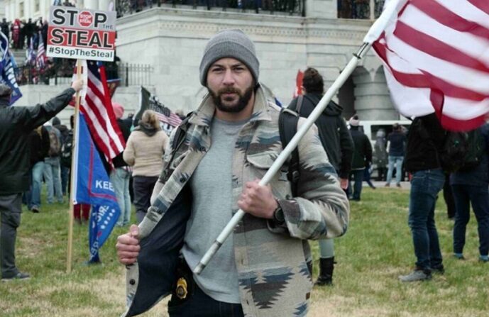 Una fotografía que muestra a Mark Ibrahim, exagente de la DEA, en el exterior del Capitolio de Estados Unidos el 6 de enero de 2021. (Departamento de Justicia vía The Epoch Times)
