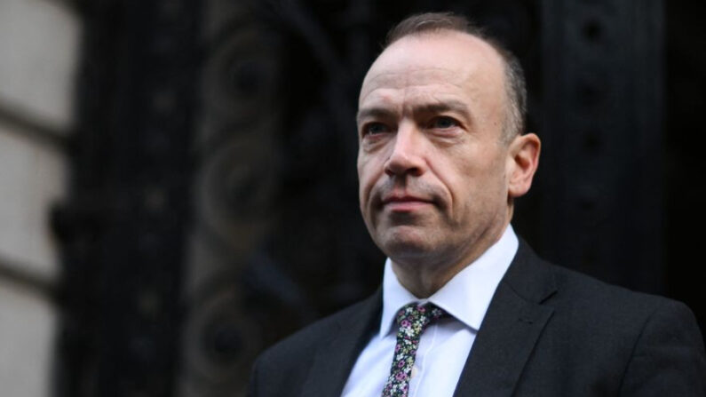 El ministro británico para Irlanda del Norte, Chris Heaton-Harris, llega a una reunión con el recién nombrado primer ministro británico, Rishi Sunak, en el número 10 de Downing Street, en el centro de Londres (Inglaterra), el 25 de octubre de 2022. (Daniel Leal/AFP vía Getty Images)