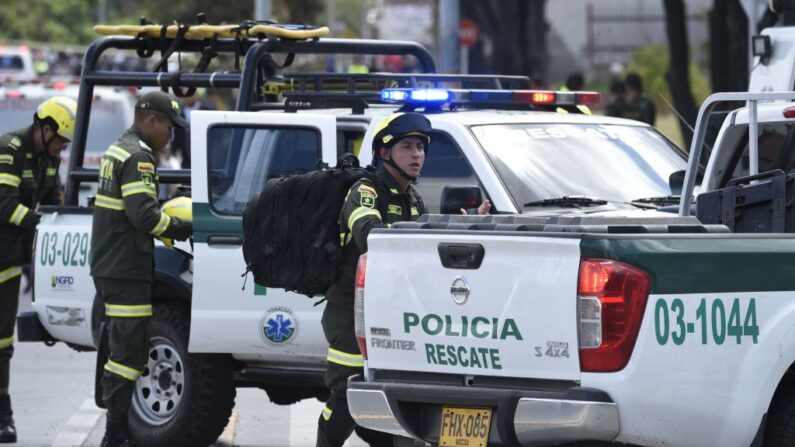 Las fuerzas de seguridad de Colombia en el lugar de un aparente atentado con coche bomba contra una  Bogotá el 17 de enero  2019. (Juan Barreto/AFP vía Getty Images)
