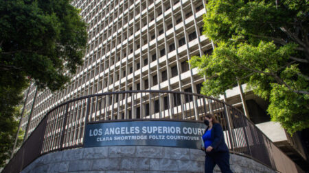 CEO de software electoral se entrega en Los Ángeles, fiscalía lo acusa «filtración masiva de datos»