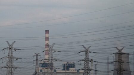 China acelera la construcción de centrales nucleares para fomentar a los gigantes de la industria estatal