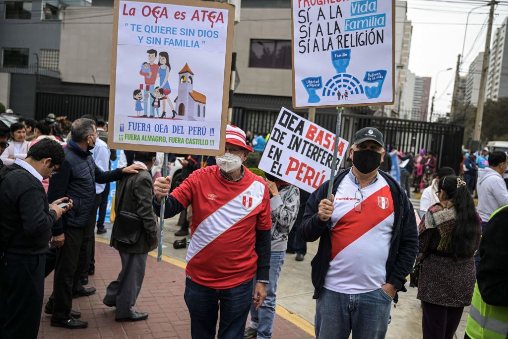 Miles de peruanos protestan en Lima contra la agenda progresista de la OEA