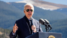 Biden dice durante un evento público en Colorado que su difunto hijo Beau “perdió la vida en Irak”