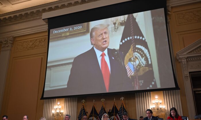 Imagen de vídeo del expresidente de Estados Unidos, Donald Trump, durante una audiencia del comité del 6 de enero de la Cámara de Representantes en Washington el 13 de octubre de 2022. (Mandel Ngan/AFP vía Getty Images)