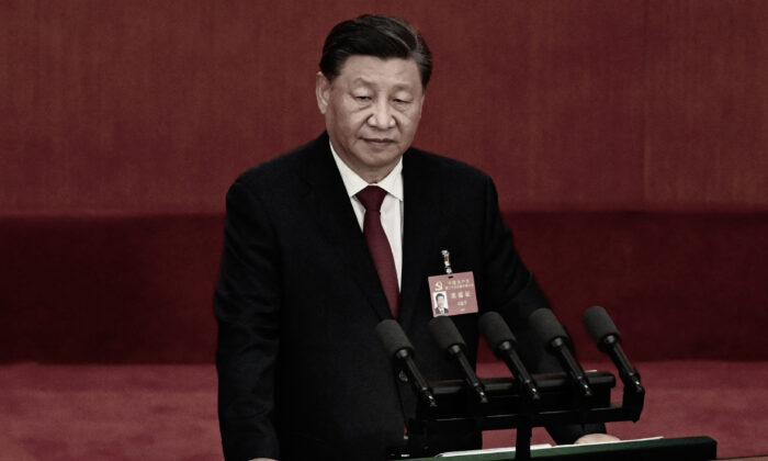 El líder chino, Xi Jinping, da un discurso durante la sesión inaugural de una importante conferencia política del Partido Comunista Chino (PCCh), en Beijing, el 16 de octubre de 2022. (Noel Celis/AFP vía Getty Images)
