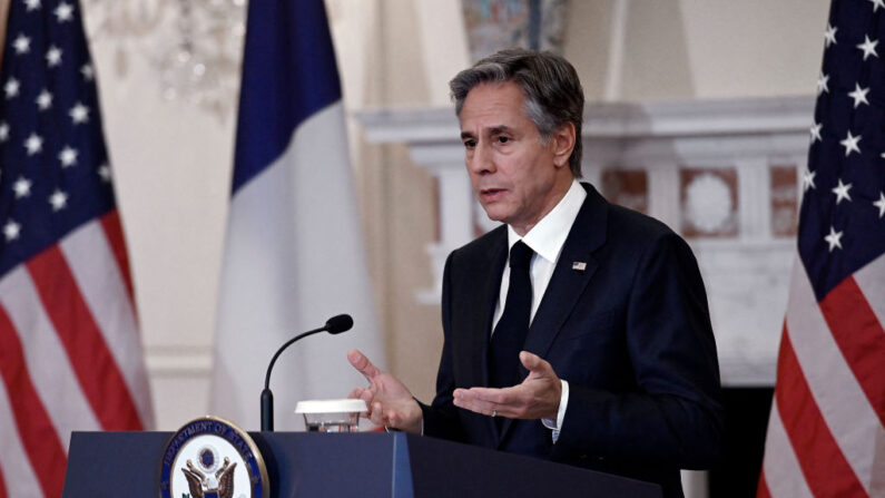 El secretario de Estado estadounidense, Antony Blinken, ofrece una rueda de prensa en el Departamento de Estado en Washington, DC, el 21 de octubre de 2022. (Olivier Douliery/AFP vía Getty Images)