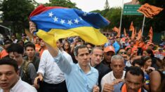 Guaidó lidera marcha en Caracas para exigir fecha de comicios presidenciales