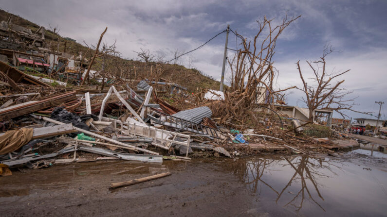 Escombros de casas permanecen en el suelo tras el paso del huracán Iota el 21 de noviembre de 2020 en la isla de Providencia, Colombia. (Diego Cuevas/Getty Images)