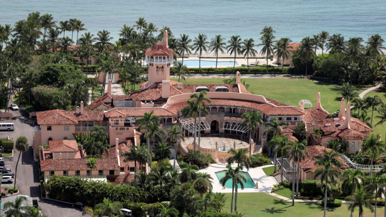 Vista aérea de Mar-a-Lago, la residencia del expresidente de EE.UU., Donald Trump, el 14 de septiembre de 2022, en Palm Beach, Florida. (Joe Raedle/Getty Images)