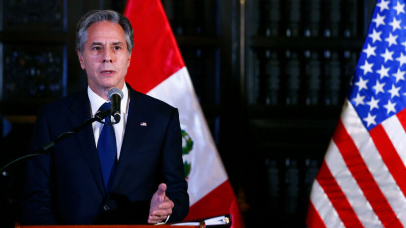 El secretario de Estado de EE.UU. Antony Blinken habla durante la 52ª Asamblea General de la Organización de Estados Americanos el 06 de octubre de 2022 en Lima, Perú. (Hugo Curotto/Getty Images)