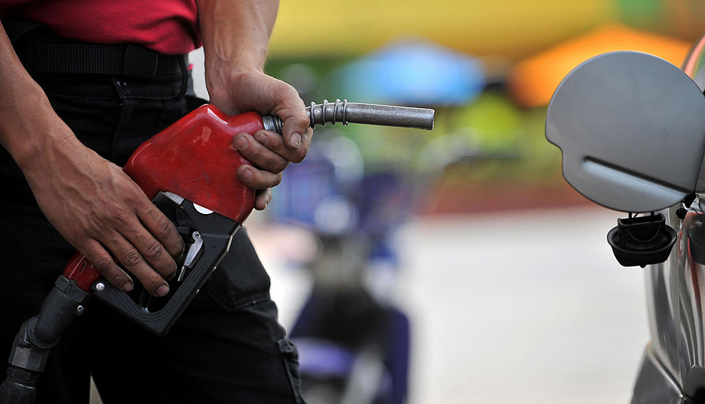 Gobierno de Colombia inicia su polémica alza del precio de combustibles