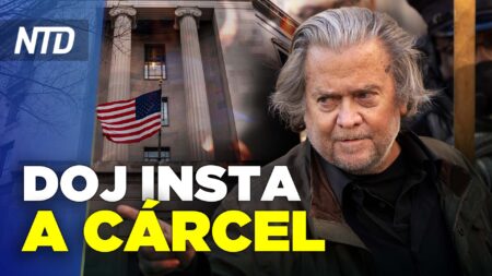 DOJ pide a juez condenar a Bannon con cárcel; Biden promociona plan de alivio estudiantil