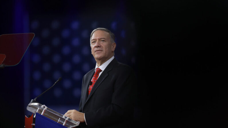 El exsecretario de Estado Mike Pompeo habla durante la Conferencia de Acción Política Conservadora (CPAC) en el Rosen Shingle Creek en Orlando, Florida, el 25 de febrero de 2022. (Joe Raedle/Getty Images)
