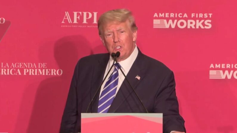 El expresidente Donald Trump habla en la Conferencia de Liderazgo Hispano en Miami, Florida, el 5 de octubre de 2022. (NTD)
