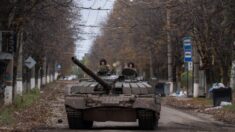 Rusia podría usar pretexto de “bomba sucia” para intensificar la guerra en Ucrania, alertan autoridades