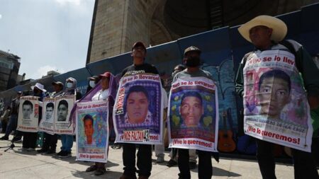 Fiscalía de México detiene a 7 policías relacionados con el caso Ayotzinapa