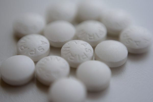 Una disposición de pastillas de aspirina en Nueva York. (Patrick Sison/File Photo vía AP)