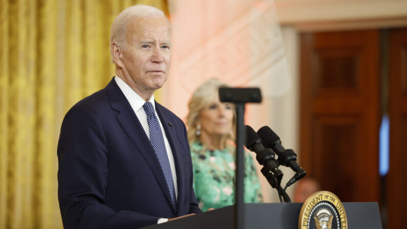 El presidente Joe Biden habla durante una recepción en la Casa Blanca en Washington el 24 de octubre de 2022. (Anna Moneymaker/Getty Images)
