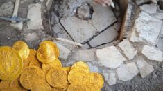 Arqueólogos encuentran monedas bizantinas de oro puro escondidas en un muro de piedra hace 1400 años