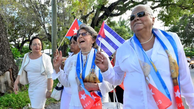 De izquierda a derecha, las integrantes del movimiento opositor cubano Damas de Blanco María Elena Alpizar, Dolia Leal, Noelia Pérez y María Cristina Labrada, en una fotografía de archivo. EFE/Giorgio Viera
